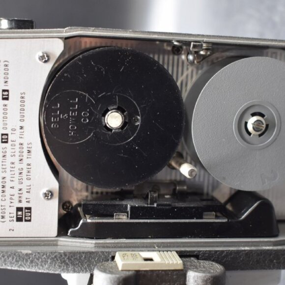 BELL AND HOWELL VIDEO CAMERA WITH CASE, INCLUDES MANUAL, VERY CLEAN, SEARS - Picture 5 of 7